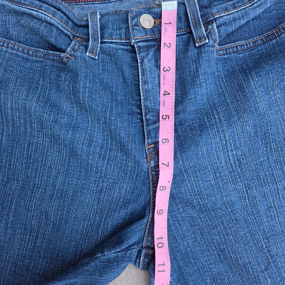 Levi's 548 Jeans Blue Perfectly Slimming Bermuda Medium Wash Womens 12 - Picture 7 of 10